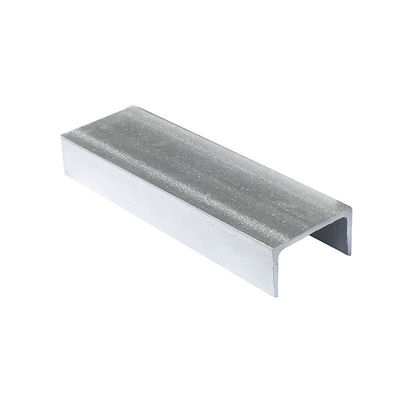 JIS ASTM GB BS EN DIN Standard U Channel Structural Steel C Channel με διάτρητες τρύπες από κορυφαίους κατασκευαστές